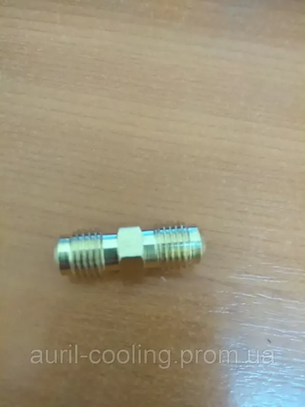 З'єднувач для труб 1/4 1/4