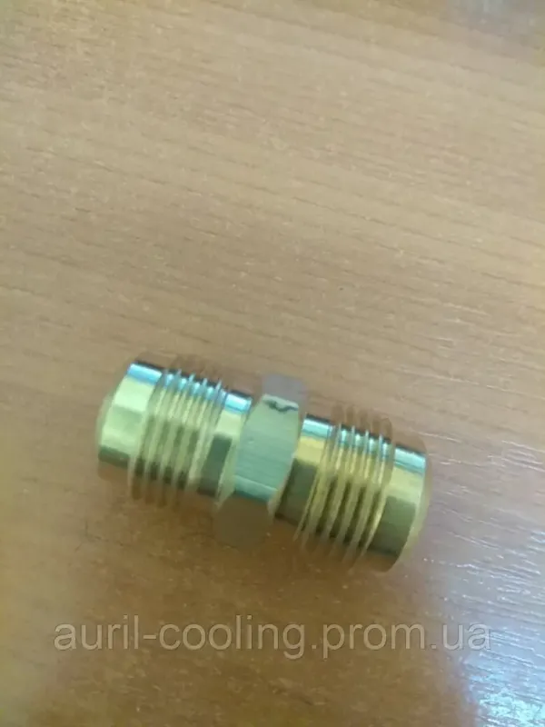 З'єднувач для труб 1/2 1/2